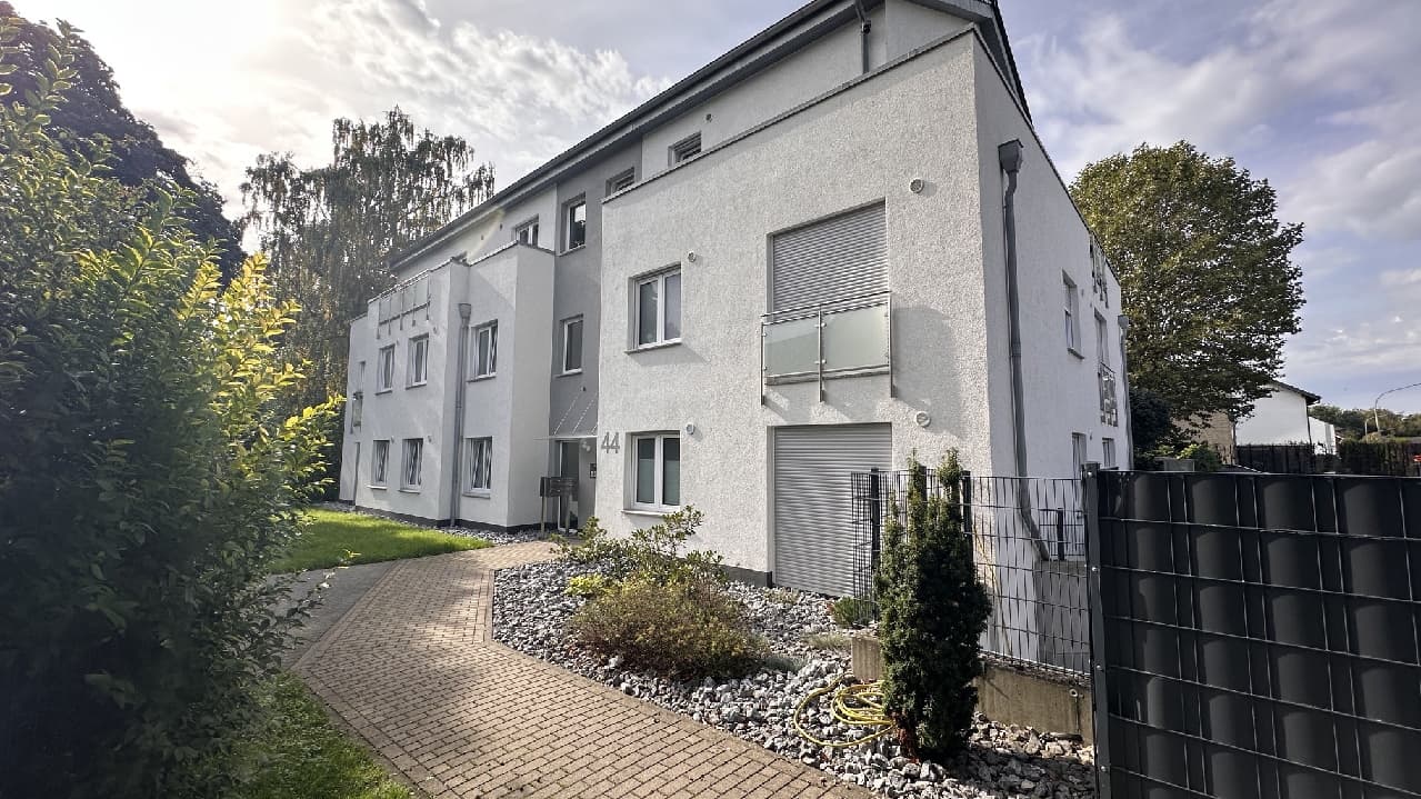 Moderne 3 Zimmer Penthousewohnung mit Dachterrasse, Aufzug und Tiefgarage in der Stadtheide