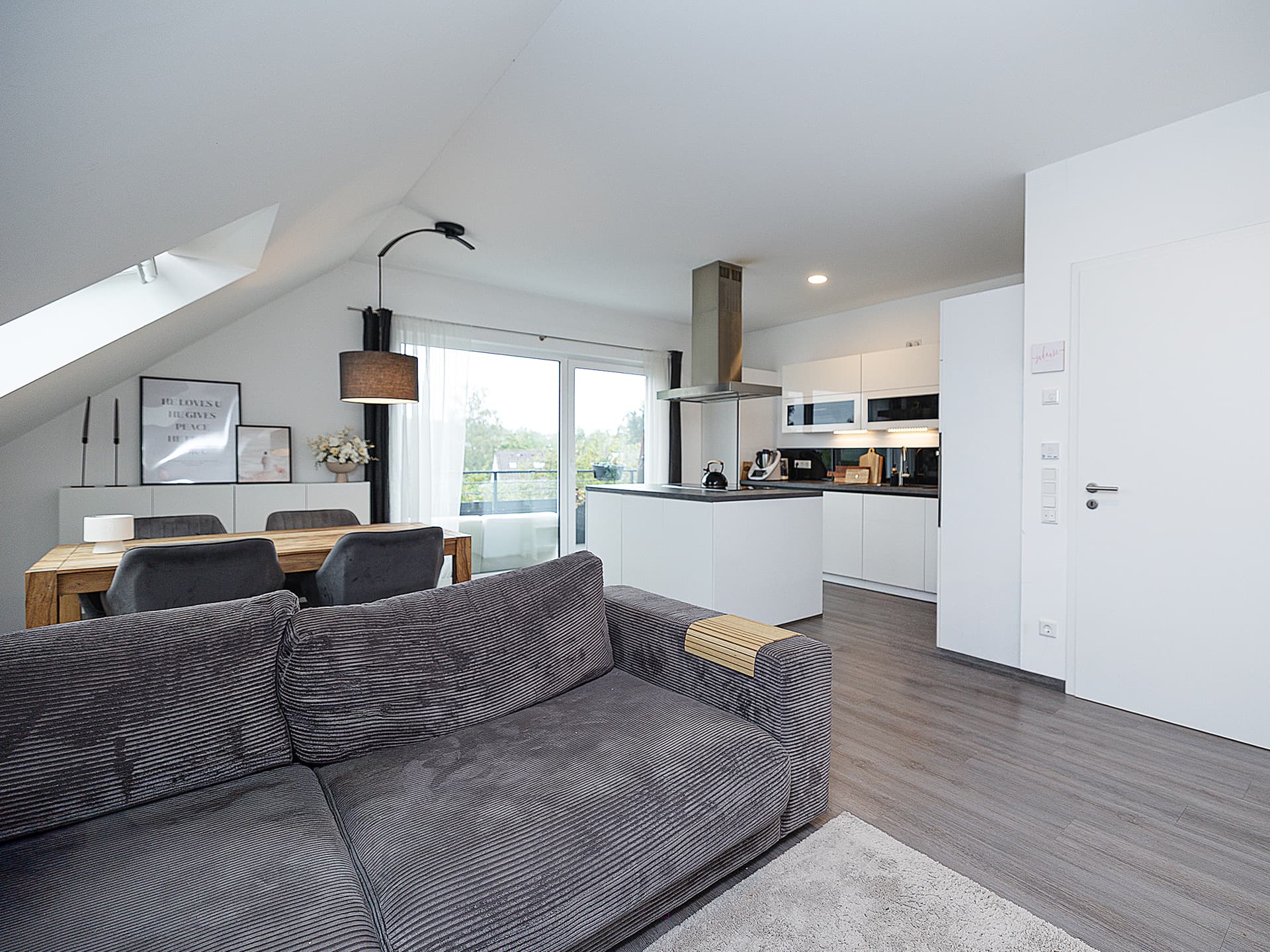 Moderne 3-Zimmer-Eigentumswohnung mit A+, Wärmepumpe, geräumigen Balkon und Stellplatz in Detmold
