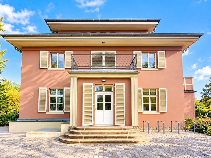 Repräsentative Villa trifft auf moderne Infrastruktur!