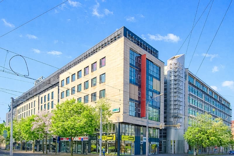 Helles Büro über zwei verbundene Ebenen!