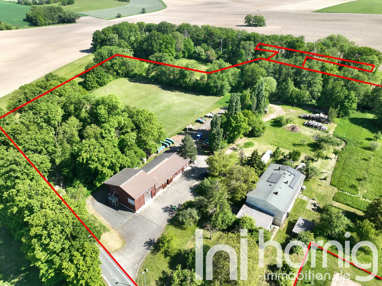Landanwesen (2,9ha) mit großem Haus und Gewerbehalle