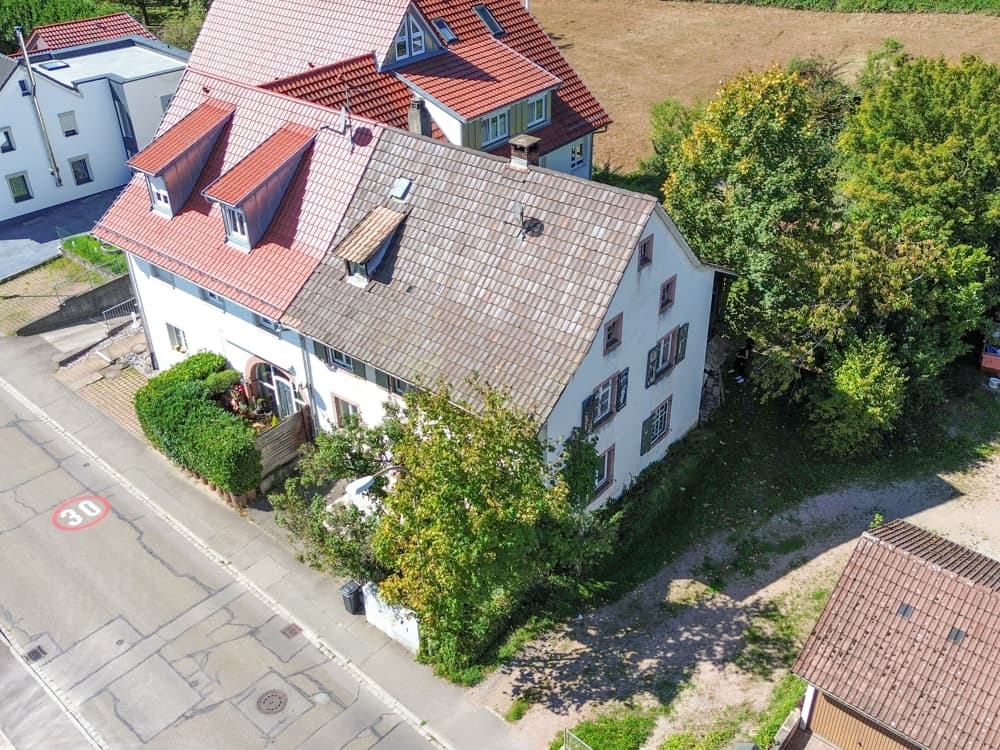 Handwerker aufgepasst: Doppelhaushälfte mit Garten und Doppelgarage in Lörrach-Hauingen