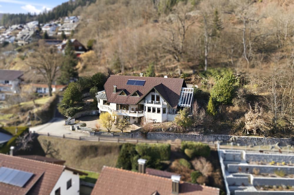 Großzügiges Anwesen in Schönau: Zweifamilienhaus mit 377 m² inkl. separatem Grundstück 487 m²