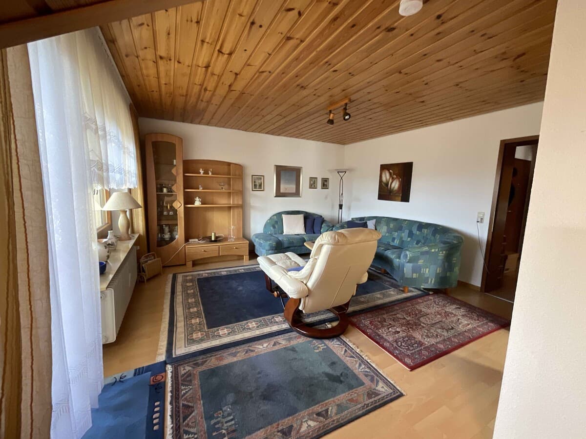 Dachgeschoss-Wohnung in ruhiger Seitenlage