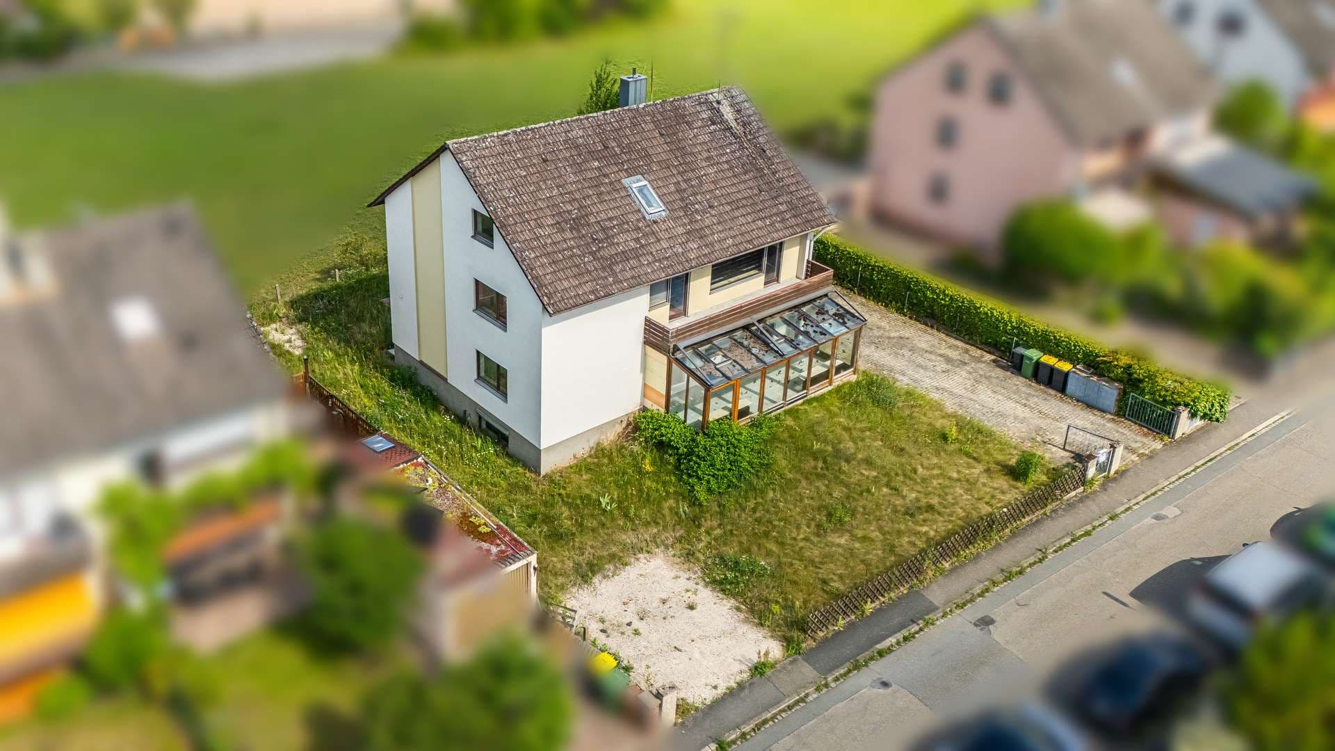 HEGERICH: Vielseitiges Mehrfamilienhaus mit Projektierung und großem Entwicklungspotenzial
