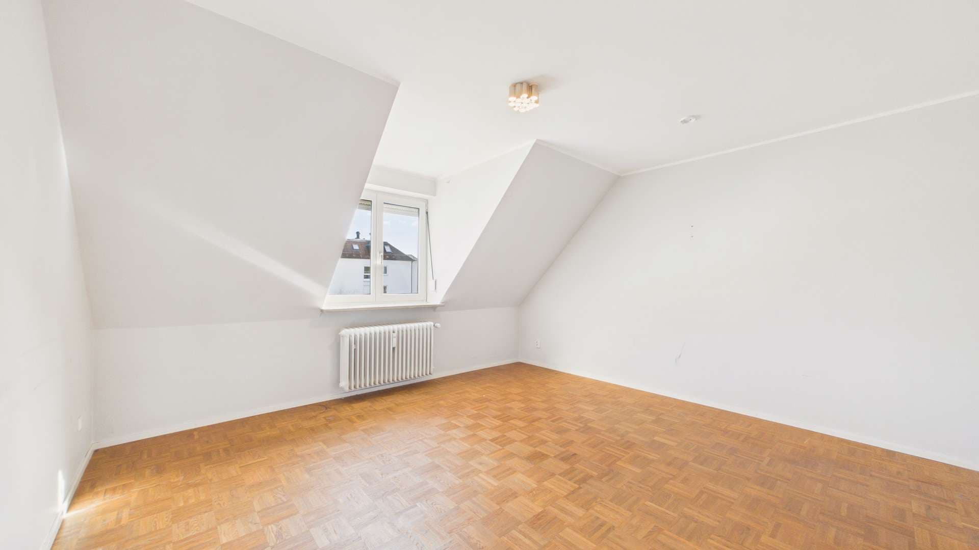 HEGERICH: leerstehende 3-Zimmer-Dachgeschosswohnung in Sendling-Westpark – Balkon & Top-Anbindung