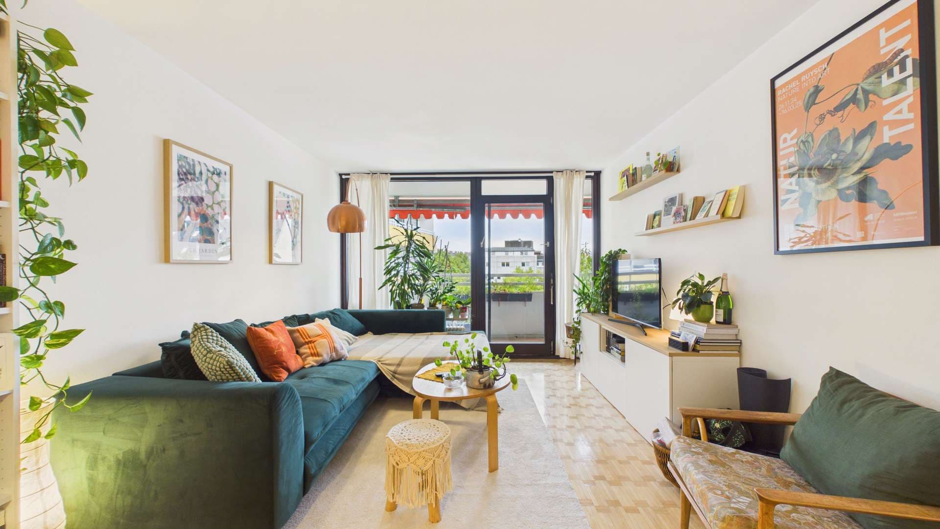 HEGERICH: Vermietete 3-Zimmer-Etagenwohnung mit sonnigem Südbalkon & Schwimmbad in Sendling-Westpark