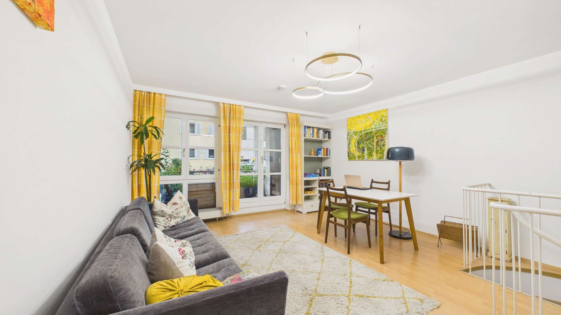 HEGERICH:Großzügige 2,5-Zimmer-Maisonette in München-Sendling-Westpark mit Souterrain & Südostbalkon