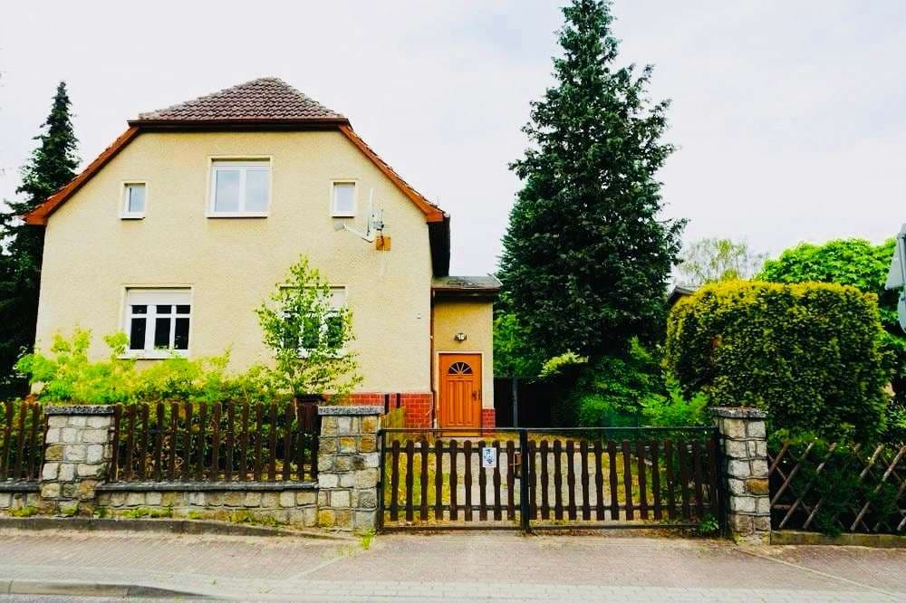 Ein Haus für Enthusiasten und Gestalter auf großem Grundstück