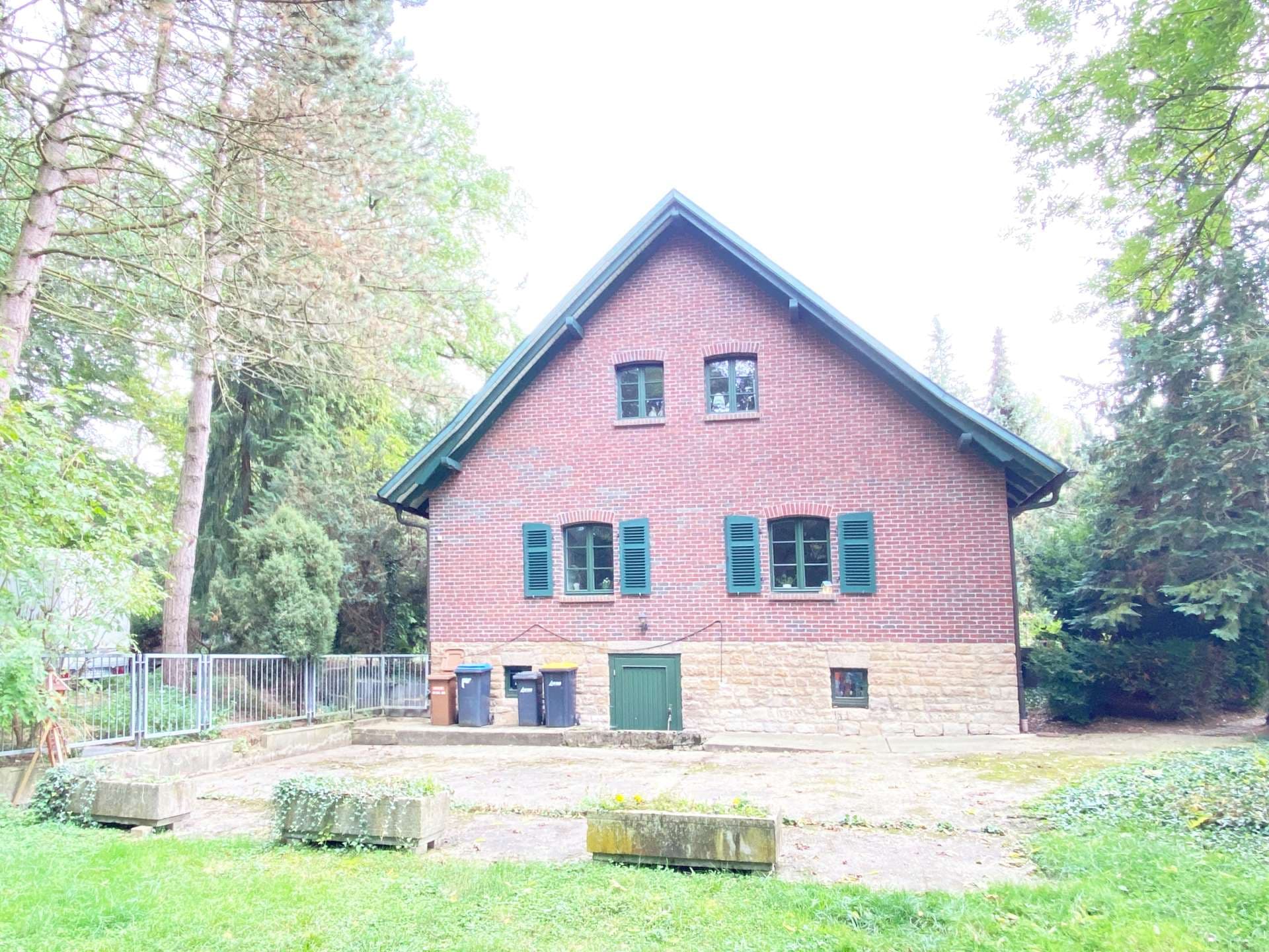 Pferde und Naturanwesen mit Waldsee auf rund sieben Hektar, 2 Häuser, Privatstraße, 8 Minuten BAB 9