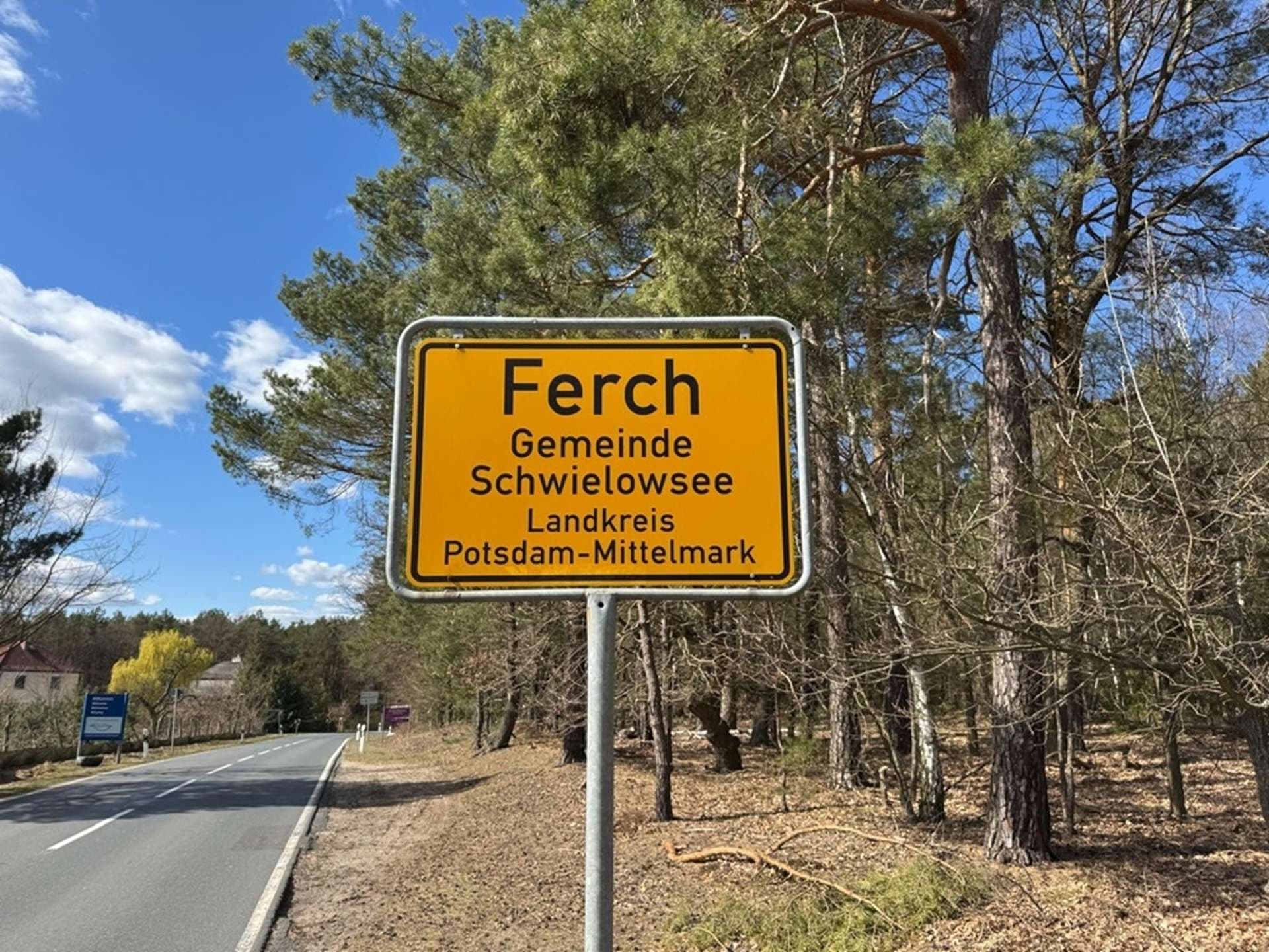 Idyllisch gelegenes Baugrundstück mit kleinem Bestandsbau
