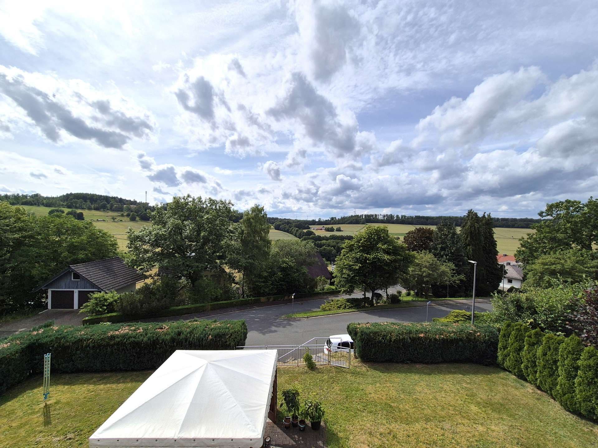 Genießer gesucht für helle und gemütliche Erdgeschosswohnung mit Fernblick vom Balkon