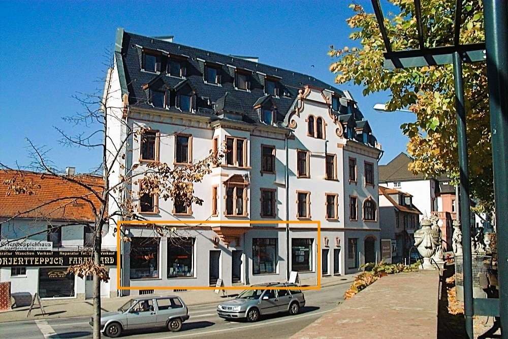 Top-Lage. Über 6 % Rendite. Viel Potenzial. – Hochwertige Gewerbeeinheit am Ritterplatz