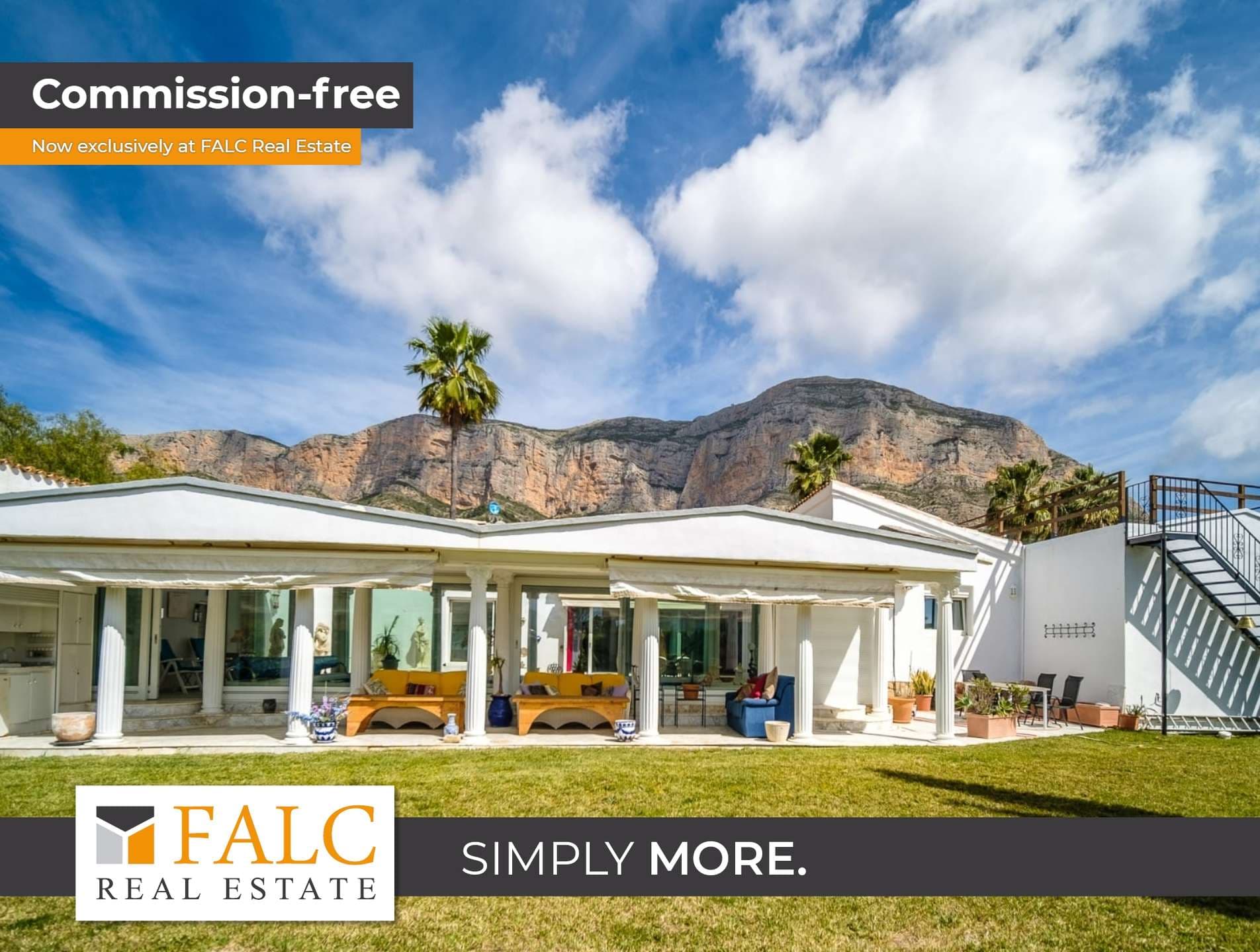 Großzügige helle Villa schlüsselfertig mit sechs Schlafzimmern und Wellnessbereich in Javea!