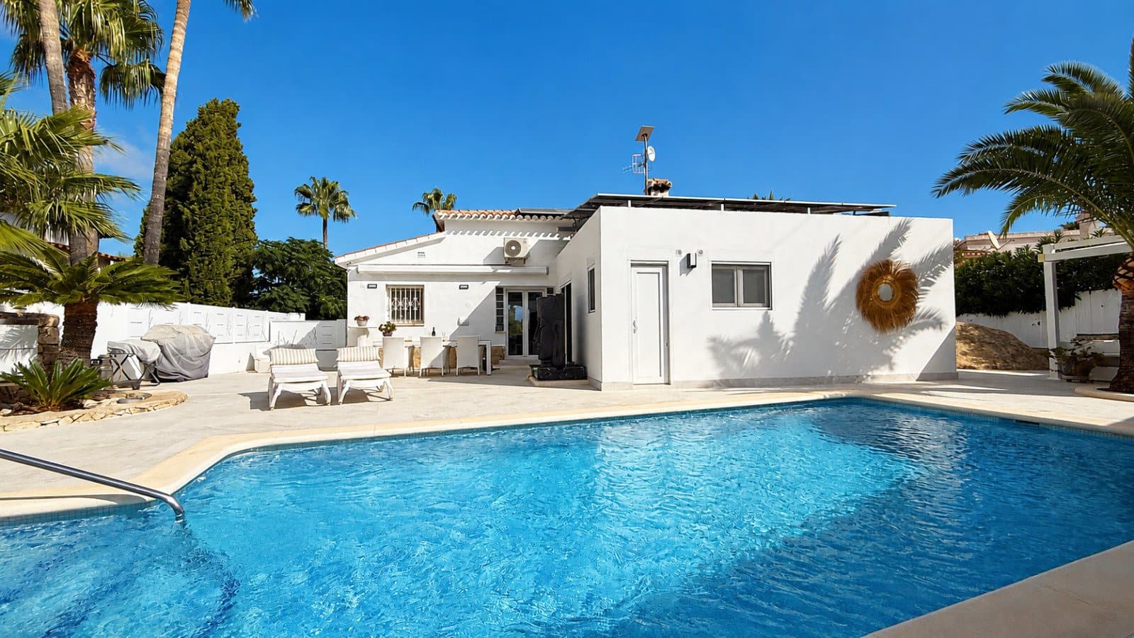 Modernisierte Villa mit Meerblick, 2 Schlafzimmern und Privatpool