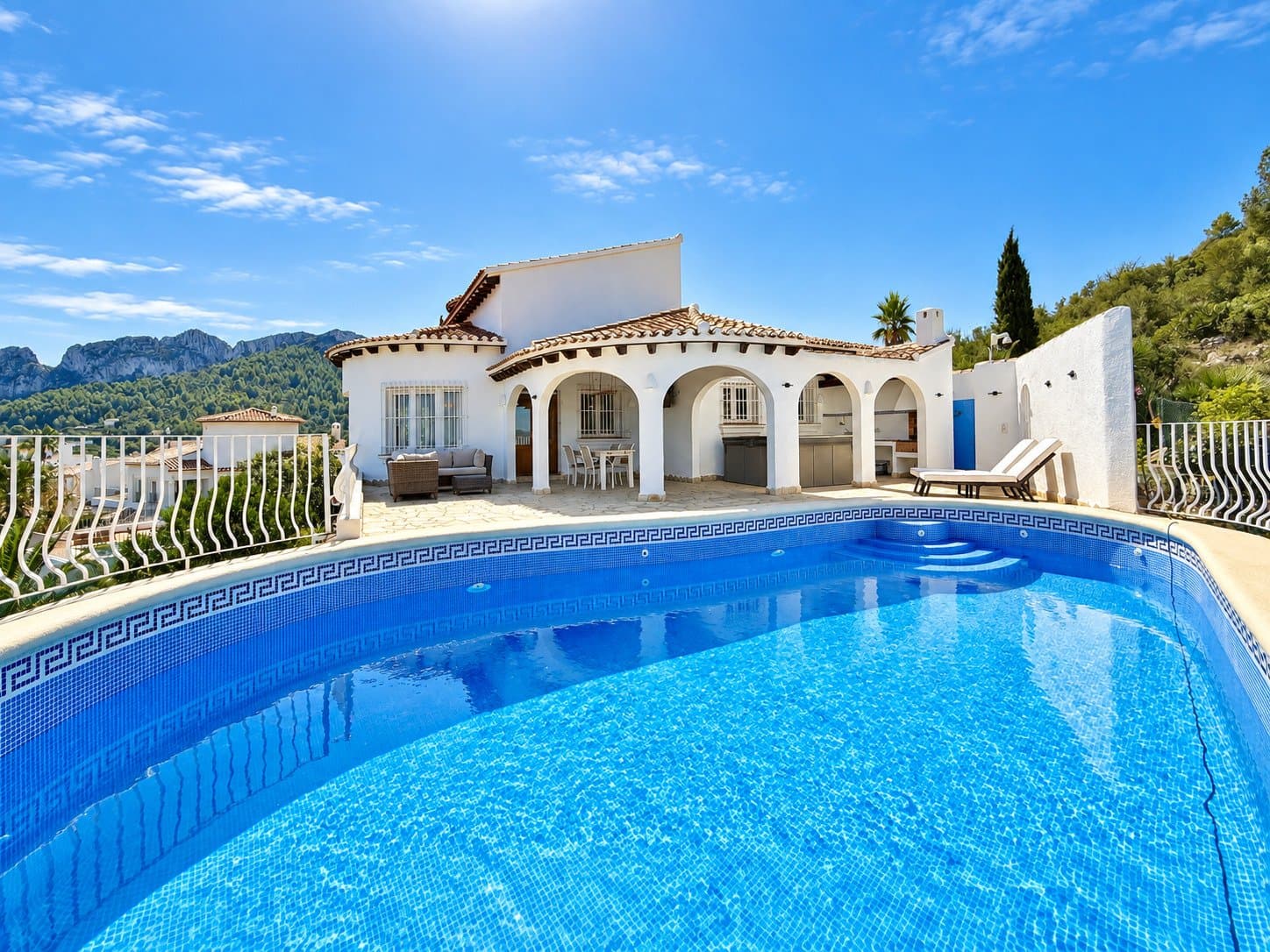 Großzügige, exklusive Villa mit Panoramameerblick, separatem Gästebereich und Doppelgarage