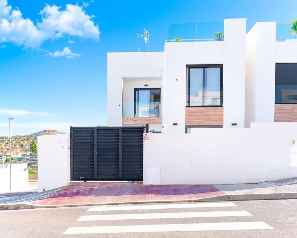 Moderne Villa mit 4 Schlafzimmern, 4 Badezimmern, Gästeappartement, Privatpool und Vermietungslizenz