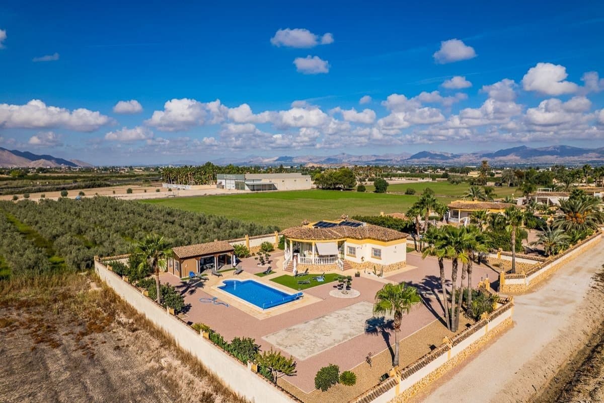 Wunderschöne Villa im spanischen Stil in Catral