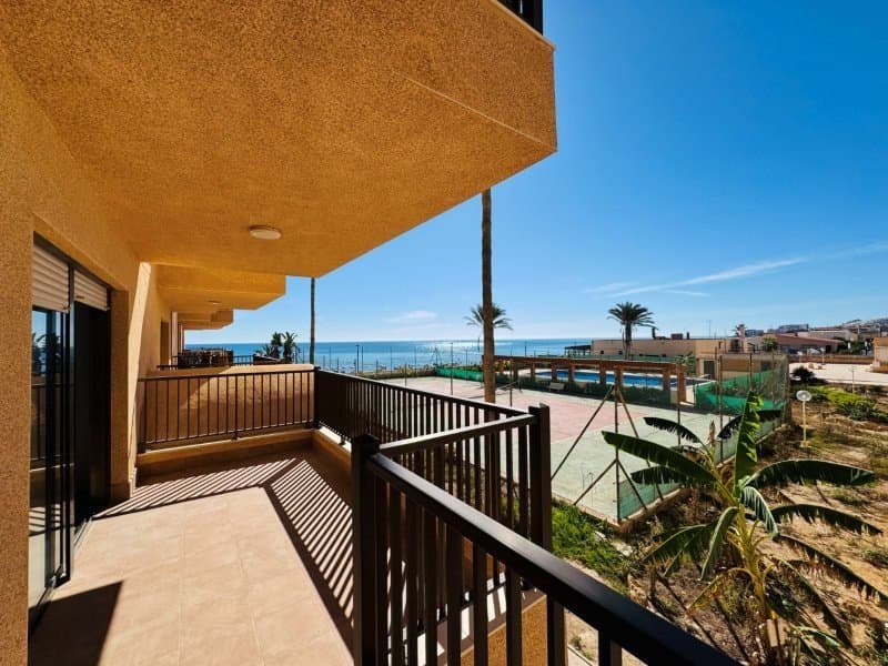 Wunderschöne renovierte Wohnung mit Meerblick in erster Strandreihe in La Mata