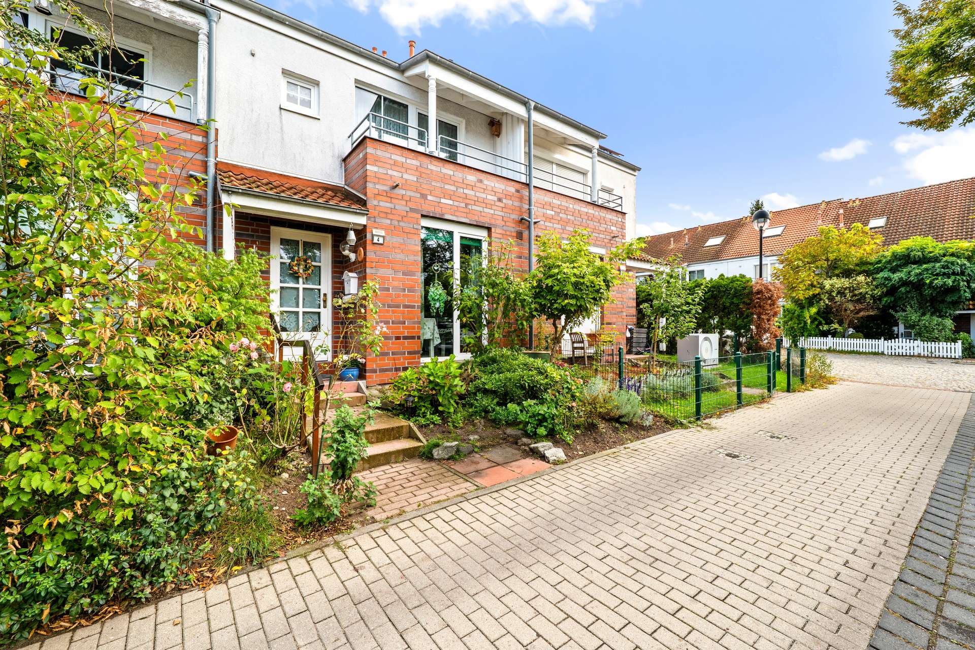 Wohnen, Arbeiten, Durchatmen: Reihenhaus mit Terrasse, Garten & Balkon in Rangsdorf