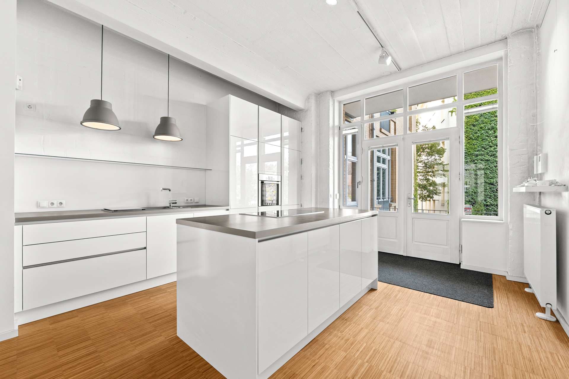 Design-Loft mit 3,30 m Deckenhöhe, 50 m² Wohnbereich und 16 m² Balkon