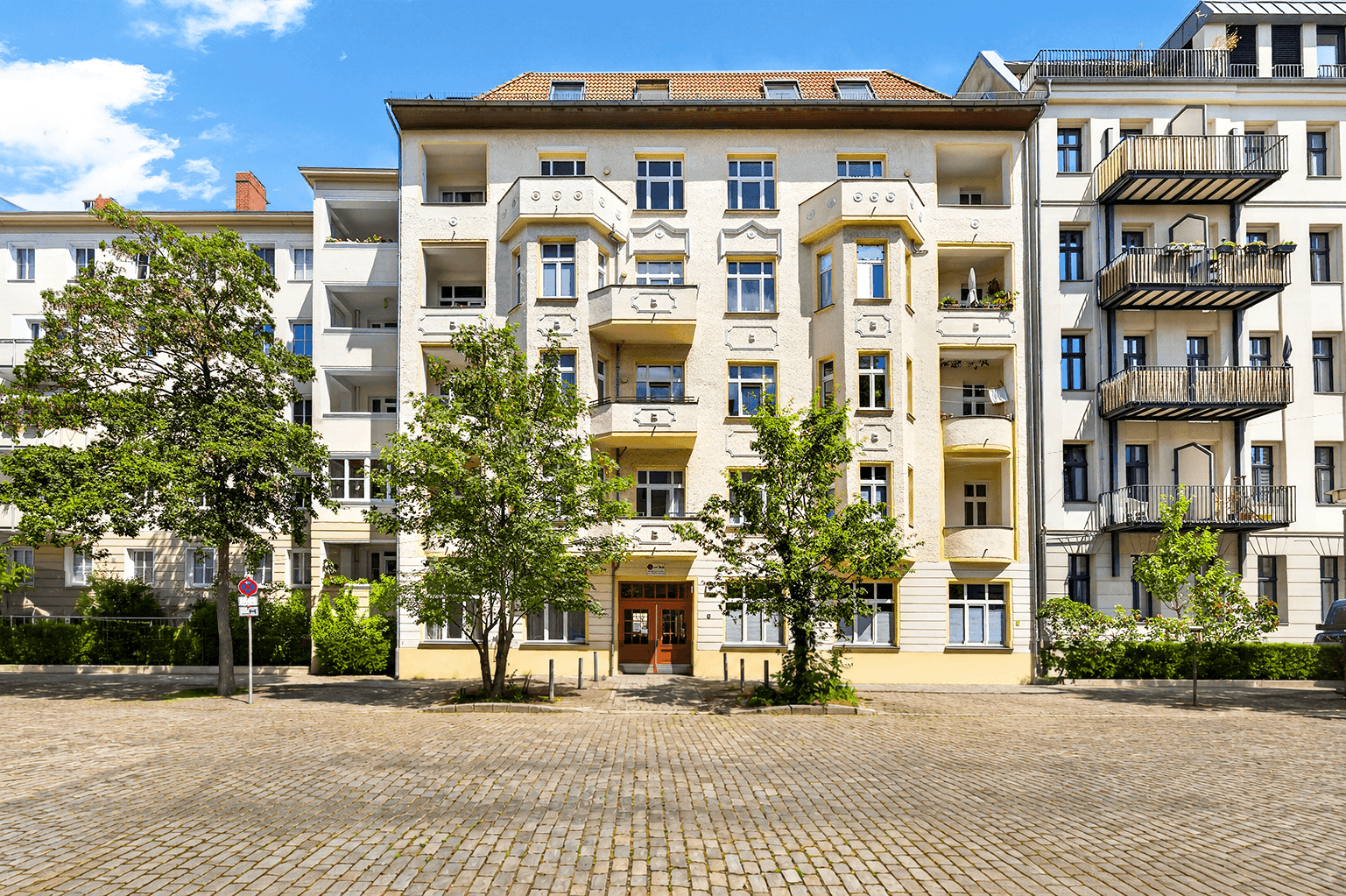 Ruhe im Zuhause, Leben vor der Tür – sanierter Altbau mit Balkon
