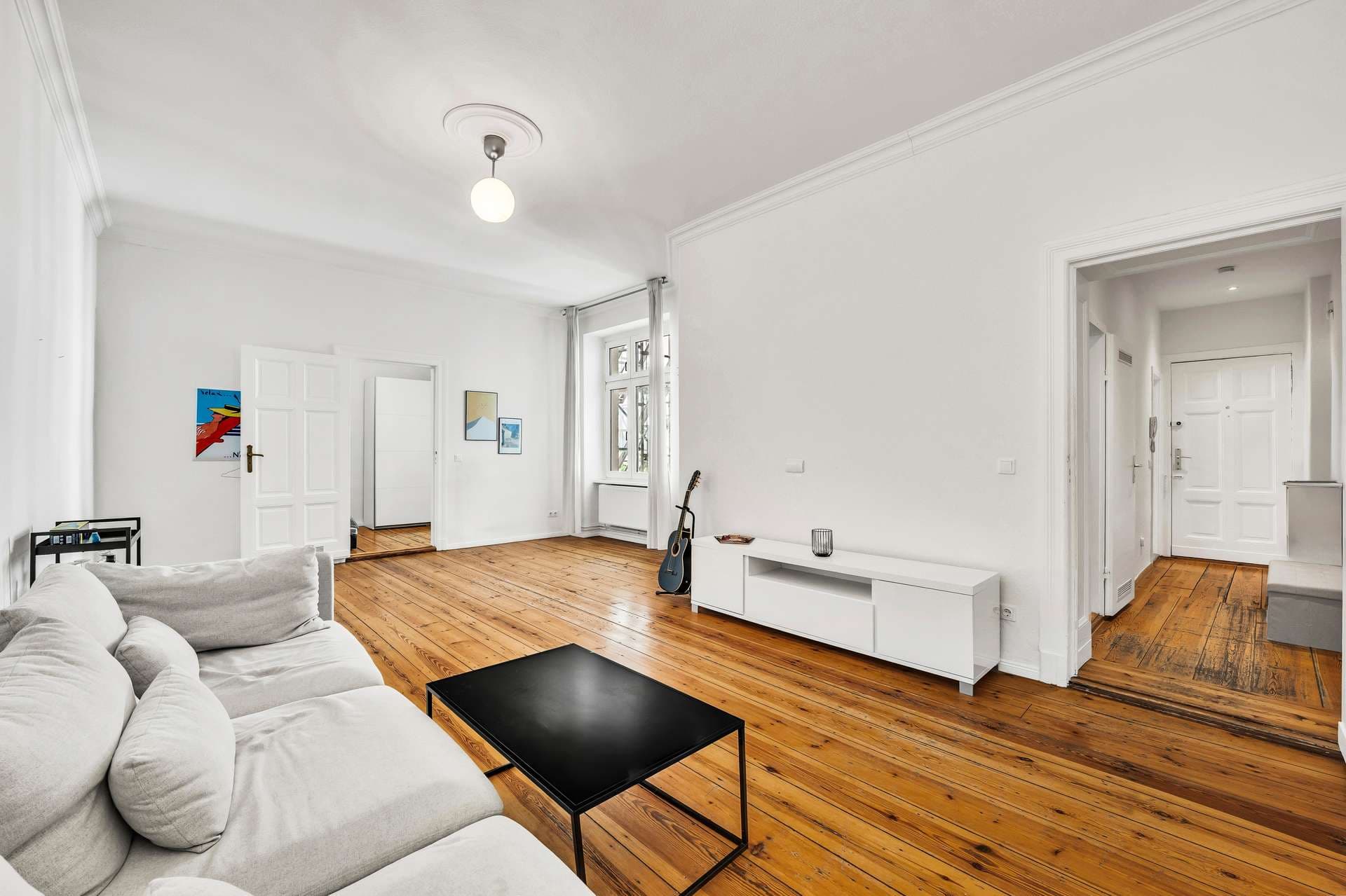 Helle Altbauwohnung mit klassischem Charme in Berlin-Mitte!