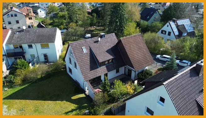 FAMILIENDOMIZIL IN TOP-LAGE MIT GARTEN!
KEINE KÄUFERPROVISION!