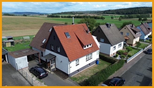 SOLIDES HANDWERKERHAUS AM ORTSRAND!
KEINE KÄUFERPROVISION!