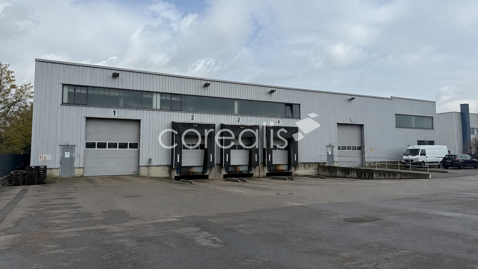 Mönchengladbach| 3.895 m² Hallenfläche | 8,20 m UKB | ebenerdig | Rampen