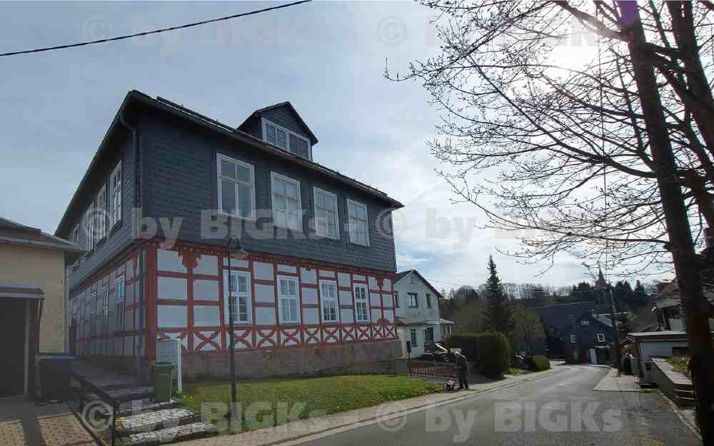 BIGKs - Suhl OT Schmiedefeld 3-Raum-Wohnung, sep. Küche und Garten (-;)