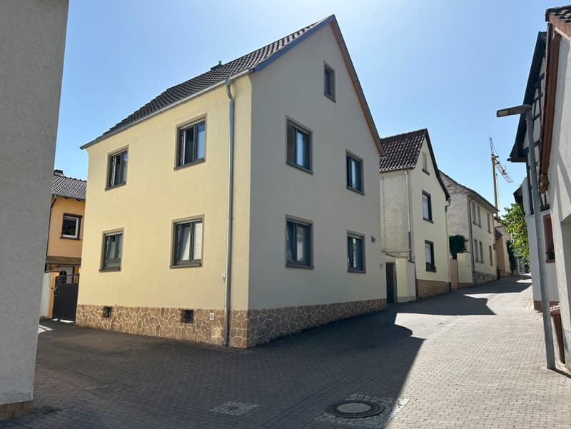 Wie Neubau: 4,5 Zimmer-EFH mit Innenhof und Gartengrundstück im Ortskern von Bubenheim