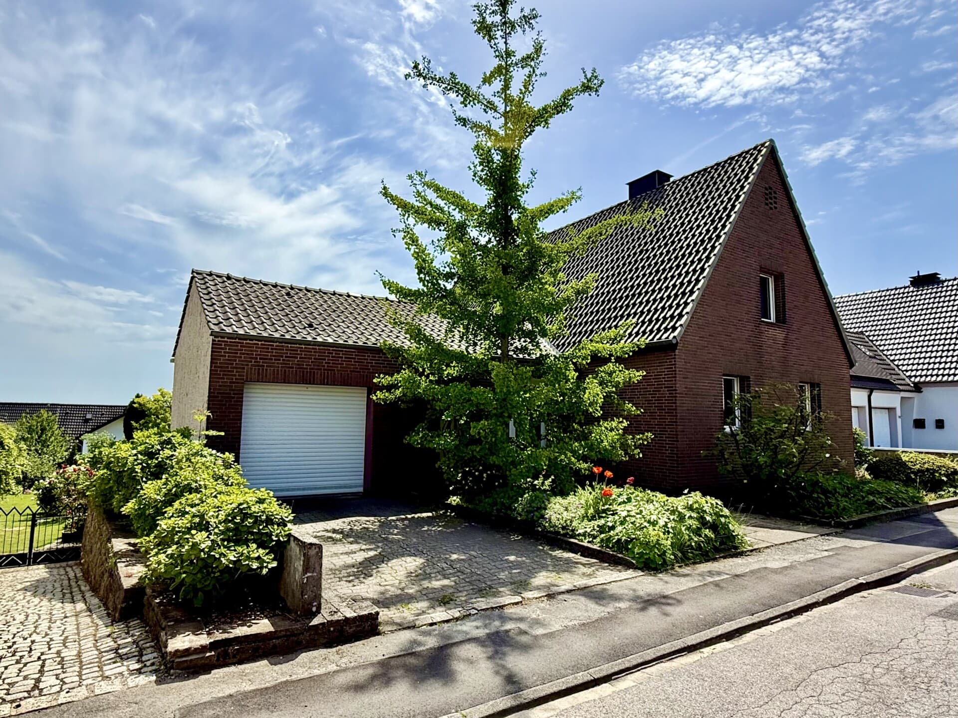 Fröndenberg: Freistehendes Wohnhaus in Top-Lage – Exklusives Familienparadies in ruhiger Sackgasse!