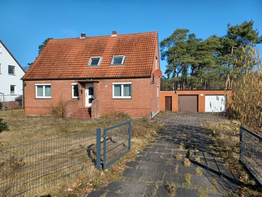 Bieterverfahren: Einfamilienhaus in Rohrsen mit Doppelgarage und großem Garten