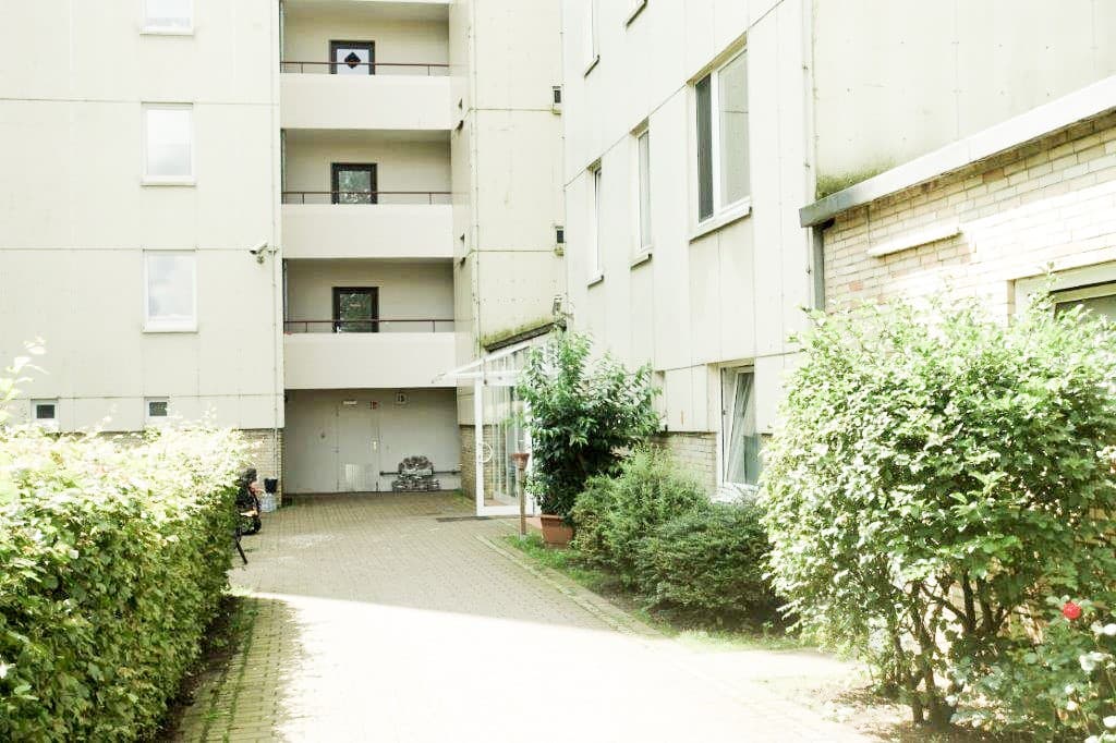 Pinneberg: 2 Zi.-Wohnung - vermietet - mit Garage zu verkaufen