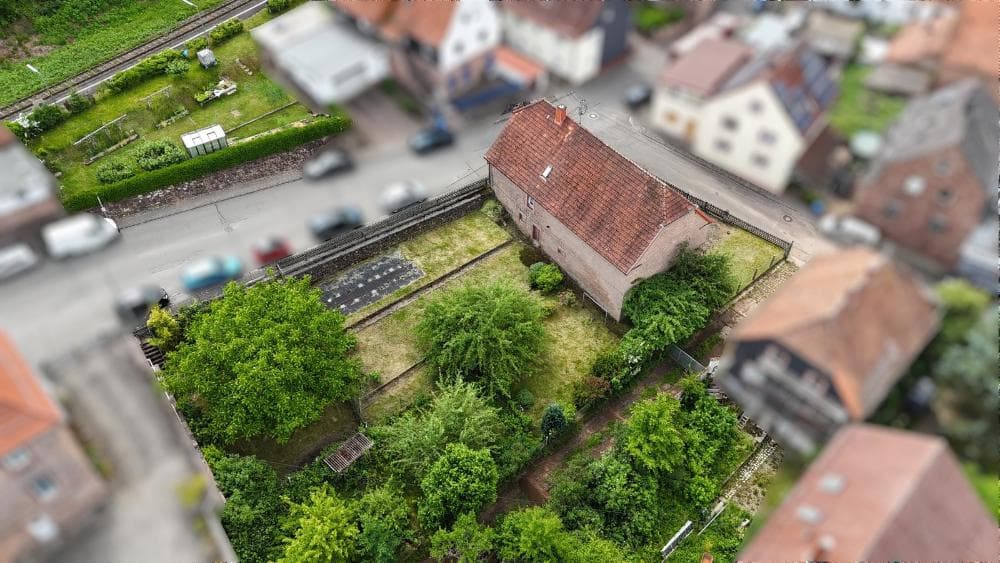 +++ Charmantes Sandsteinhaus mit Scheune, Ausbaupotenzial und traumhaftem Südgarten+++