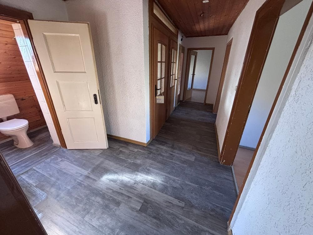 +++Sofort verfügbar: Dachgeschosswohnung mit 4 Zimmer, Küche und Bad+++