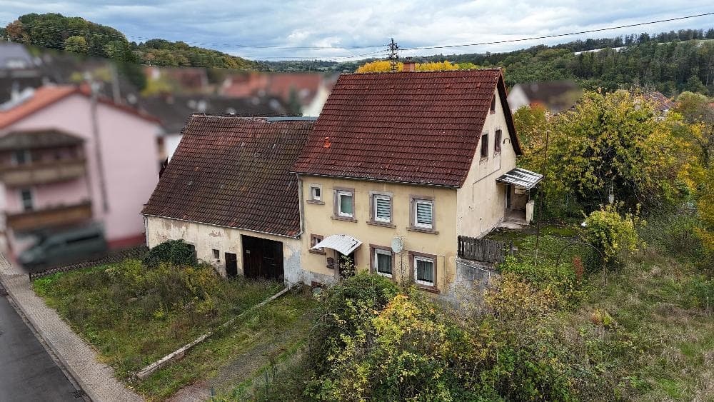 +++Freistehendes Einfamilienhaus mit Terrasse, Scheune, Gewölbekeller und großem Grundstück – ideal für Handwerker und Selbstrenovierer+++