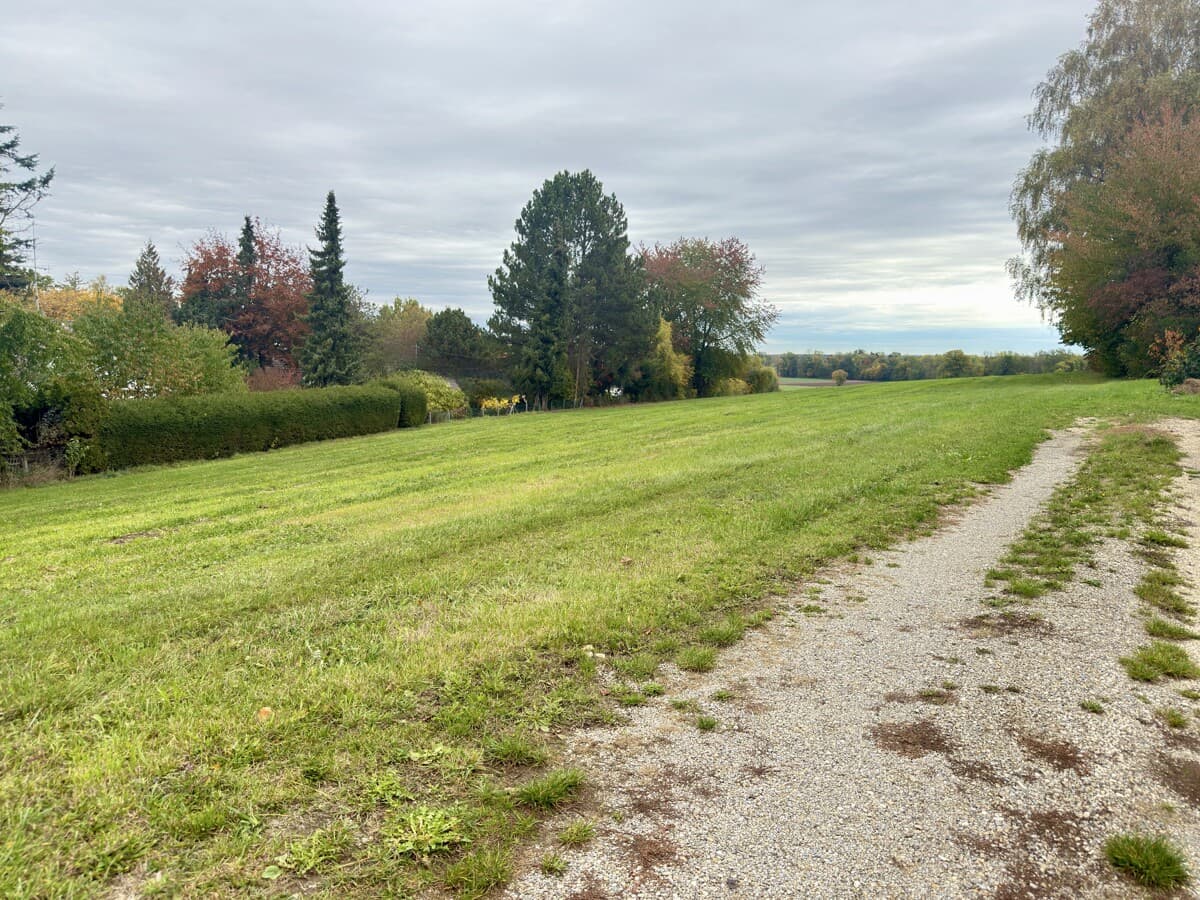 Einzigartiges Baugrundstück mit Wiese in Neu-Ulm/Holzschwang