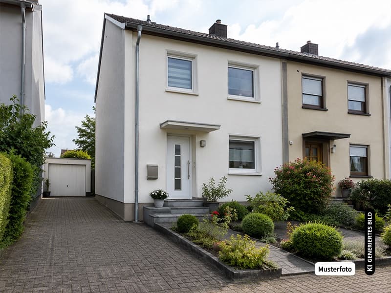 Zweifamilienhaus mit Garage - Besondere Immobilienchance ohne Provision