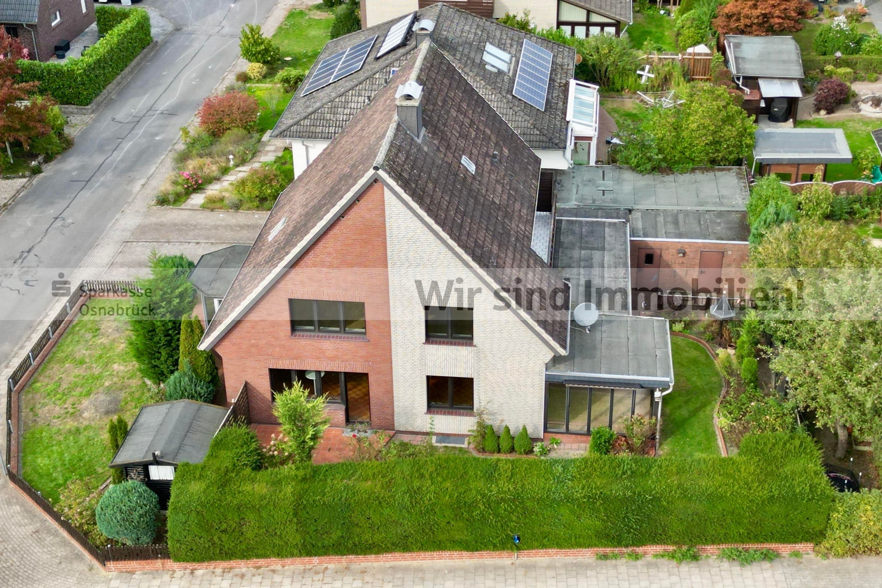 Vollkeller, Doppelgarage, Wintergarten, Balkon