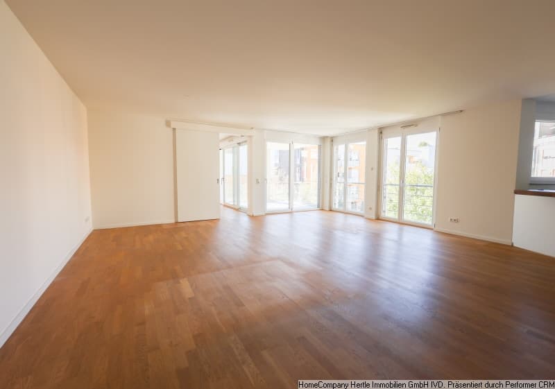 Großzügies Wohnen , anspruchsvolle Ausstattung in Freiburg-Vauban mit Balkon, Einbauküche und TG-Stellplatz