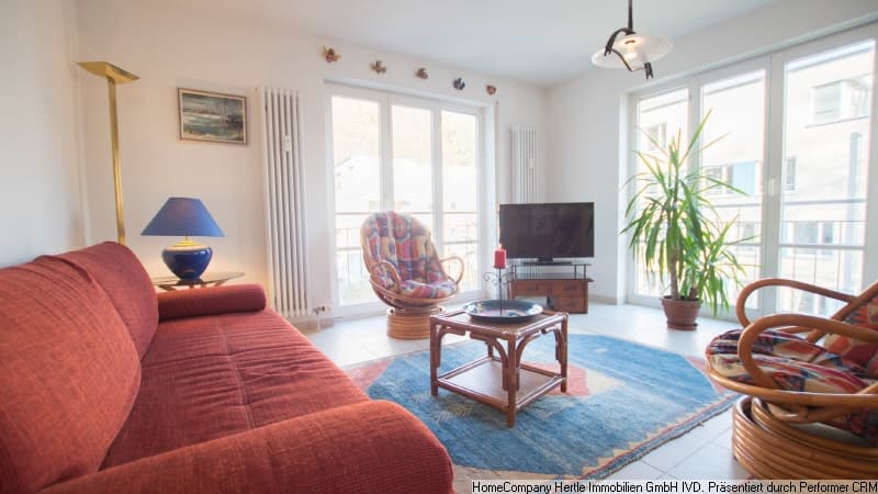 Hell & freundlich möbliert für 4-12 Monate mit Balkon und TG-Stellplatz, in der Oberau Freiburg