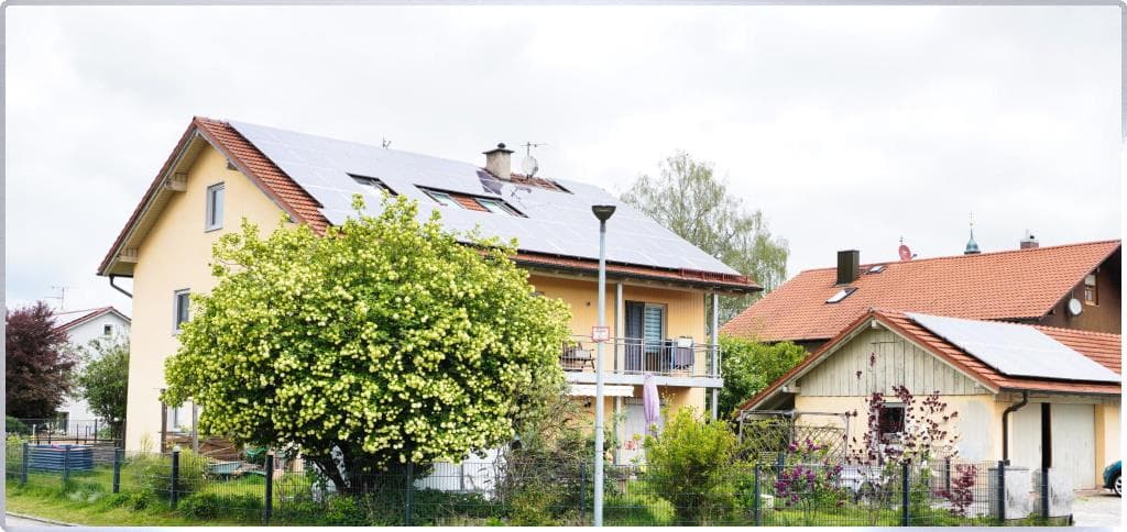 ED-Reichenkirchen- 3 Fam. Haus mit Doppelgarage ca. 900 m² Grund