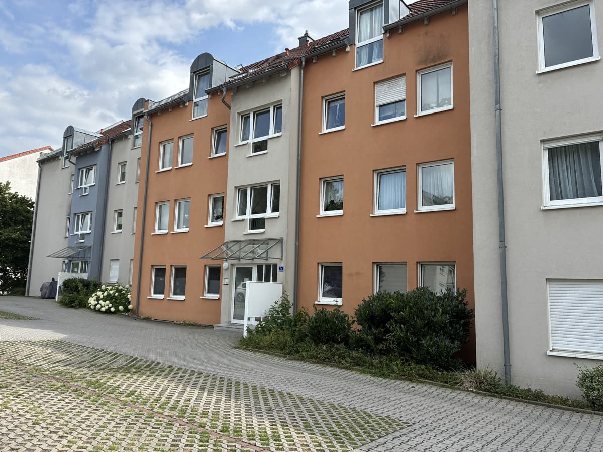 Gepflegtes 1-Zimmer-Dachgeschoss-Apartment mit Stellplatz in Neustadt/WN zu verkaufen!