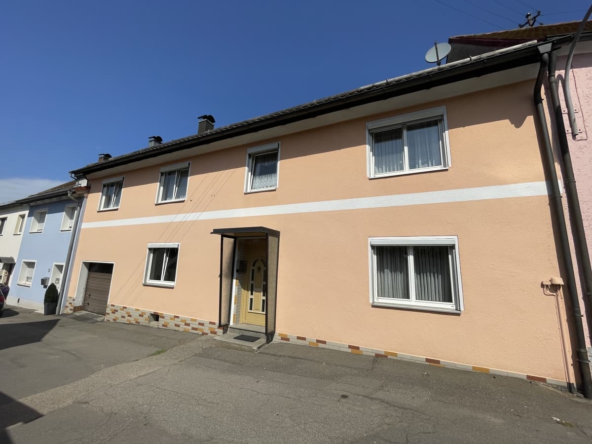 Gemütliches Reihenhaus mit geschütztem Garten, Balkon und Garage