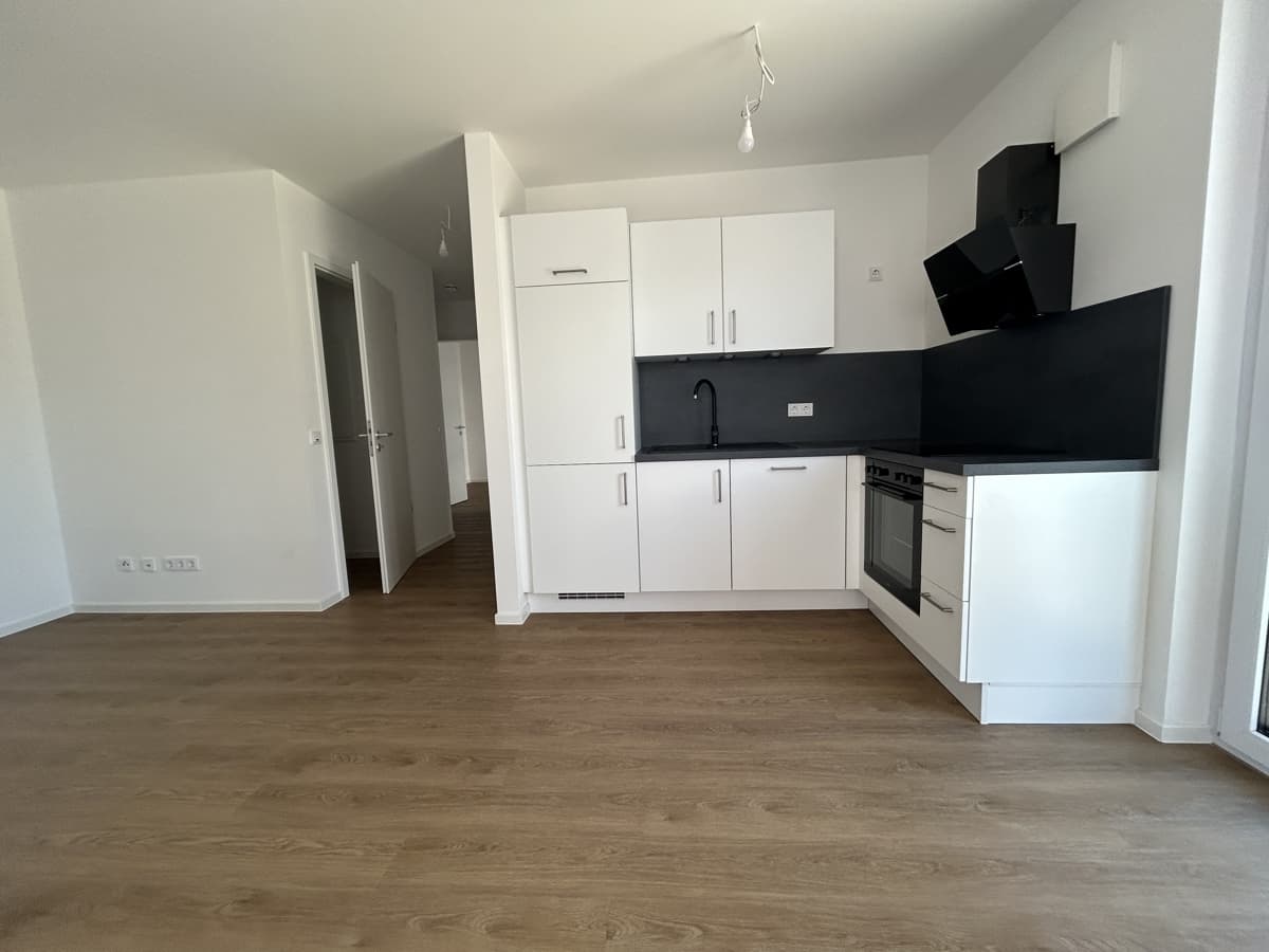 Modernes Wohnen in zentraler Lage – 2-Zimmer-Wohnung mit Balkon und Einbauküche