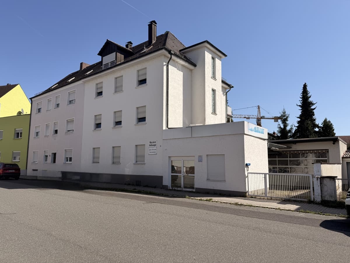 Interessantes Mehrfamilienhaus mit ehemaliger Geschäftsfläche und großem Nebengebäude
