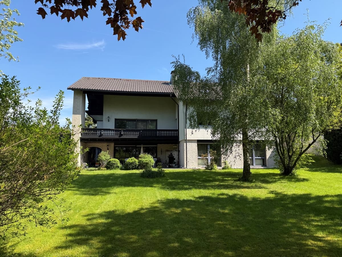 Exklusives Wohnhaus mit zwei Wohneinheiten, Ausbaureserve und großzügigem, uneinsehbarem Grundstück