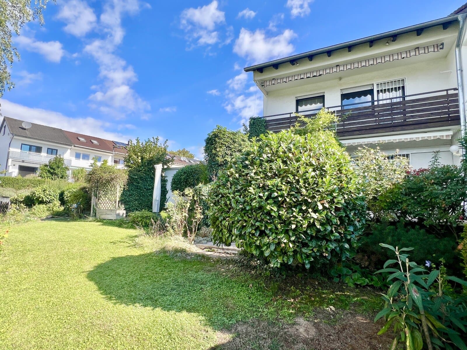 WIESBADEN/ OT: CHARMANTES EFH - GROSSZUEGIGES WOHNEN MIT FERNBLICK UND GARTENIDYLLE